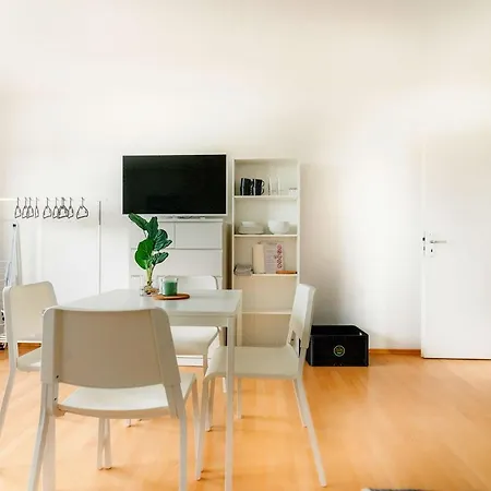 With Balcony In * Linden